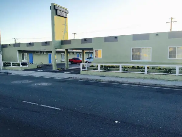 Town House Motel Main image