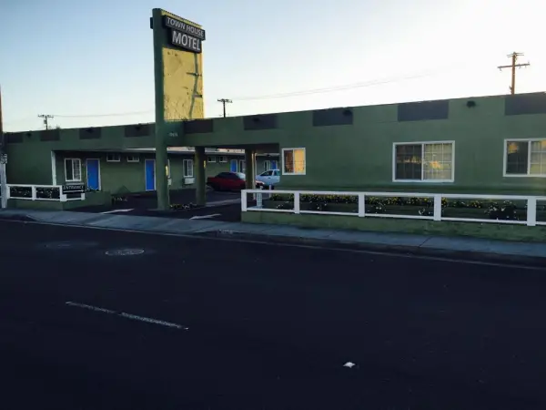 Town House Motel 4